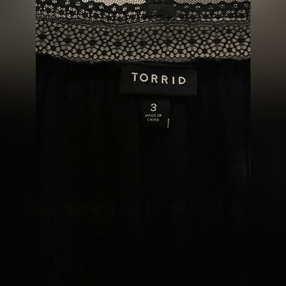 NWOT‎ TORRID Women’s Plus Size Crinkle Gauze Flutter
Sleeve Lace Mix Top Size 3X - Picture 6 of 7